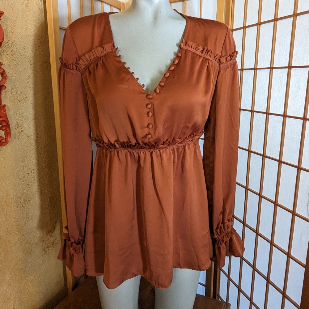 Amaryllis, satin look top, small, NEW with tags